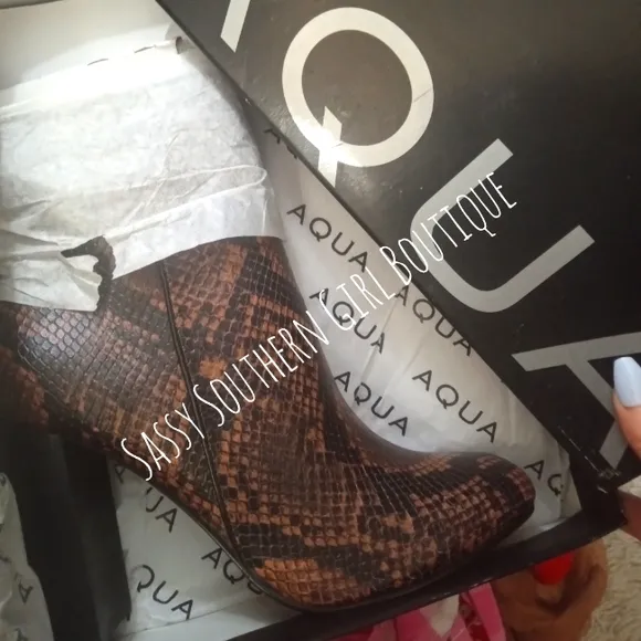 🆕⭐ AQUA brown black leather snake print booties