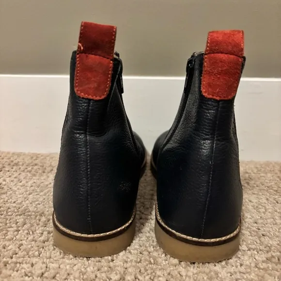 🦄 Mini Boden - Kids Navy Leather Chelsea Boots - size 35