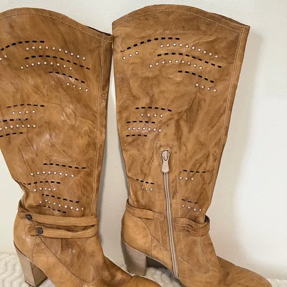 - Nero giardini boots brown ( tan)  40 Italy size leather.