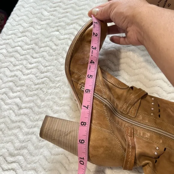 - Nero giardini boots brown ( tan)  40 Italy size leather.