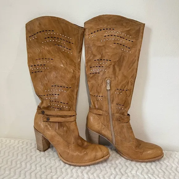 - Nero giardini boots brown ( tan)  40 Italy size leather.