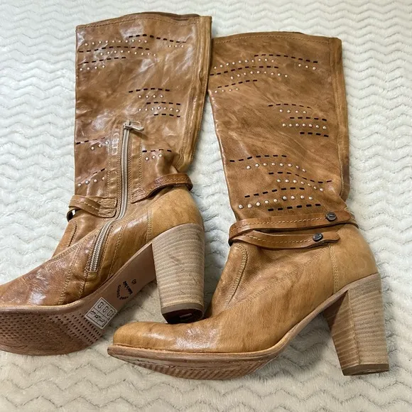 - Nero giardini boots brown ( tan)  40 Italy size leather.
