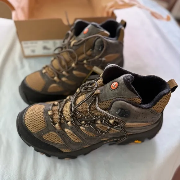 🔥 NWT Merrell Moab 3 Mid GTX – Men’s 10 – Butternut/Beluga – Waterproof 🔥