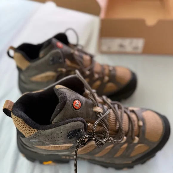 🔥 NWT Merrell Moab 3 Mid GTX – Men’s 10 – Butternut/Beluga – Waterproof 🔥