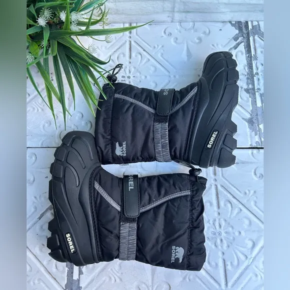-SOREL Snow Boots toddler Size 13  gently used unisex