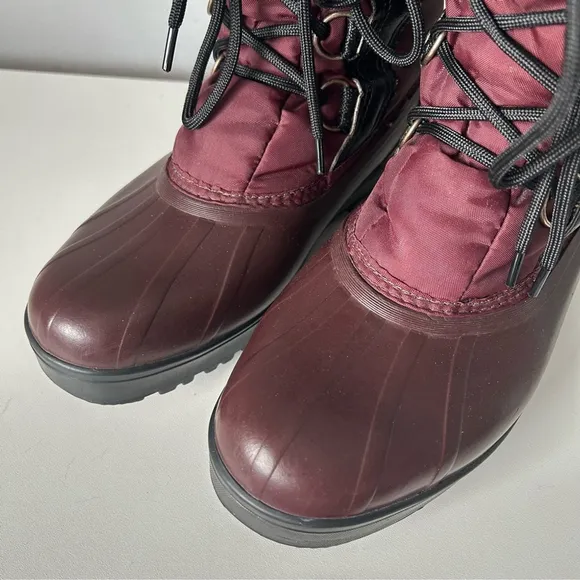 [10] Vintage Sorel Winter Boots in Maroon with Black Leather Pattern Detail