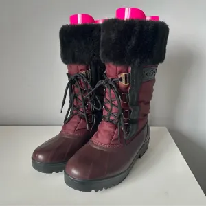 [10] Vintage Sorel Winter Boots in Maroon with Black Leather Pattern Detail