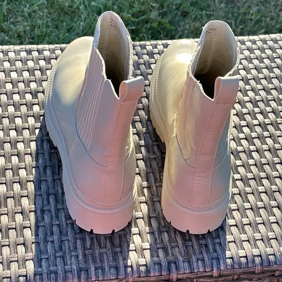 Abercrombie &amp; Fitch Loris Ankle Boots - Size 10 - Like New