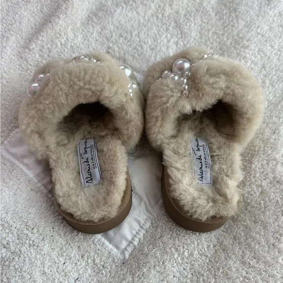 Alameda Turquesa Kids Beige Pinctada Pearly Suede Slippers Shoes Size 12kid