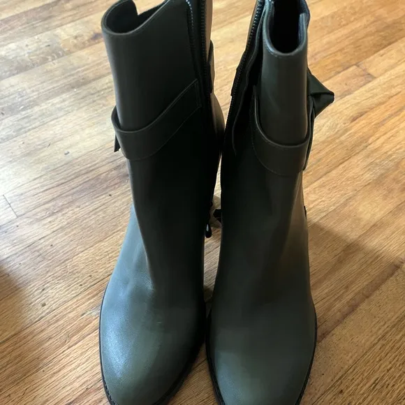 Alexandre Birman Clarita Chelsea Heeled Boots with Chunky Heel