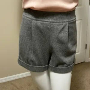 ALICE &amp; OLIVIA GRAY FLANNEL WOOL  SHORTS / EXPOSED ZIPPER BACK NWOT NEVER WORN