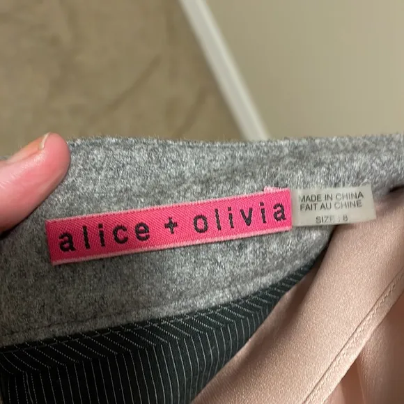 ALICE &amp; OLIVIA GRAY FLANNEL WOOL  SHORTS / EXPOSED ZIPPER BACK NWOT NEVER WORN