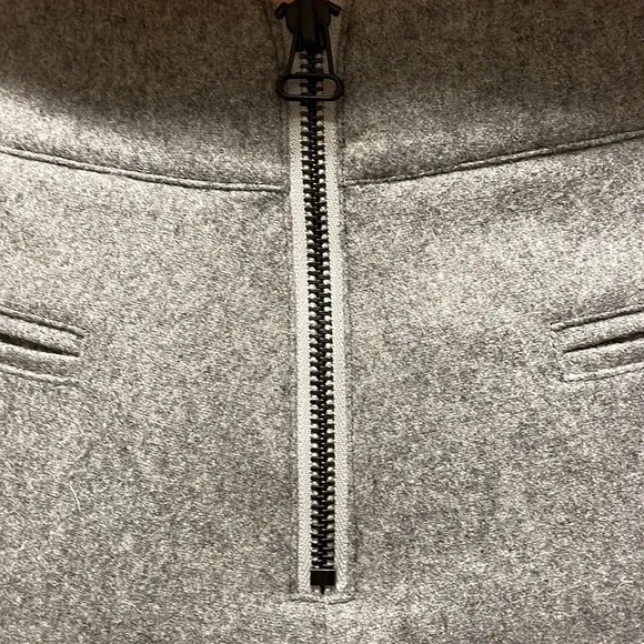 ALICE &amp; OLIVIA GRAY FLANNEL WOOL  SHORTS / EXPOSED ZIPPER BACK NWOT NEVER WORN