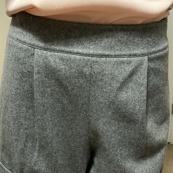 ALICE &amp; OLIVIA GRAY FLANNEL WOOL  SHORTS / EXPOSED ZIPPER BACK NWOT NEVER WORN