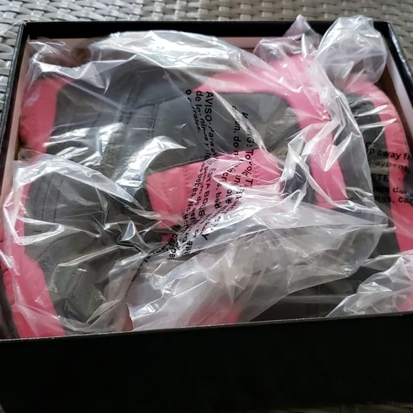 ARCTIC Shield Pink/ black winter boots size 3