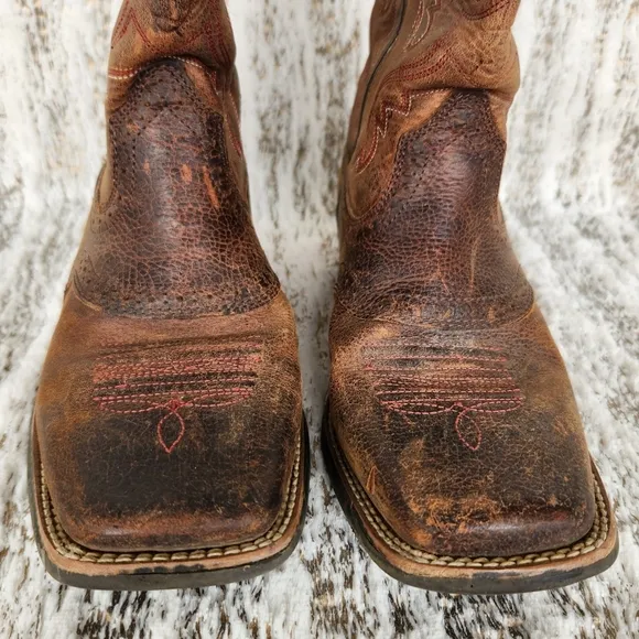 Ariat &quot;Heritage Roughstock&quot; Distressed Brown Western Boots | Big Kid's Size 5.5