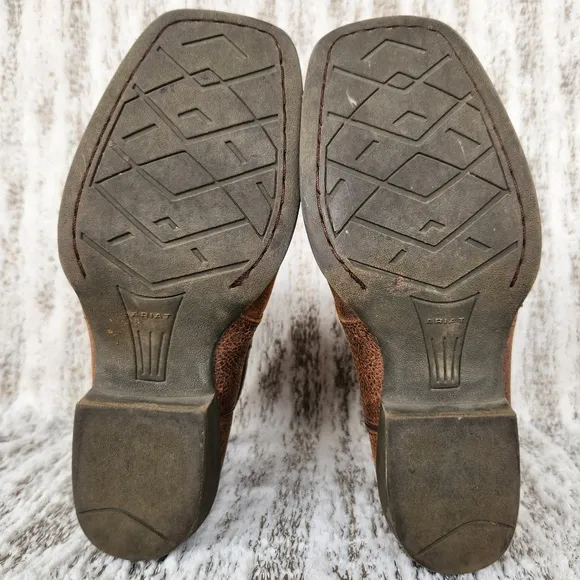 Ariat &quot;Heritage Roughstock&quot; Distressed Brown Western Boots | Big Kid's Size 5.5