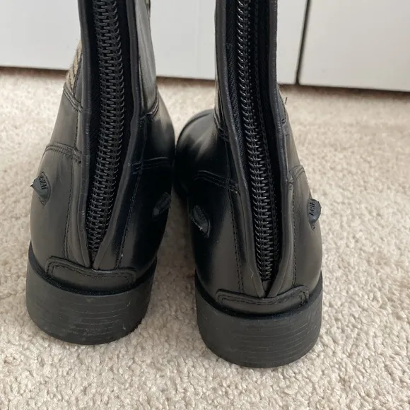 Ariat NWOB Women's‎ Riding Boots Size 7B Black Leather Plaid Zip Up Equestrian