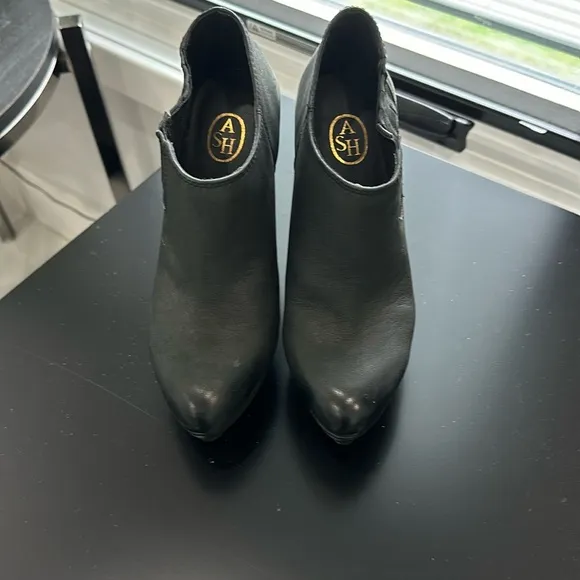 Ash leather boots