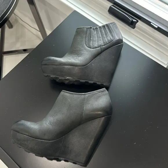 Ash leather boots