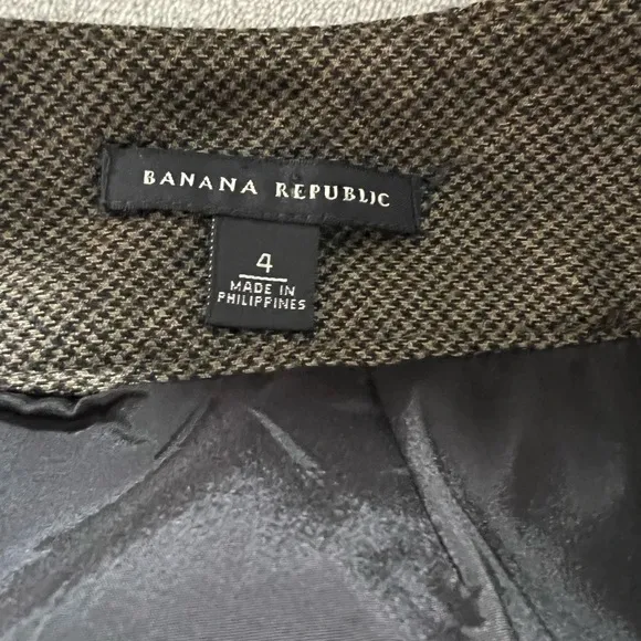 Banana Republic Pencil skirt | mermaid back | black and brown checkered size 4
