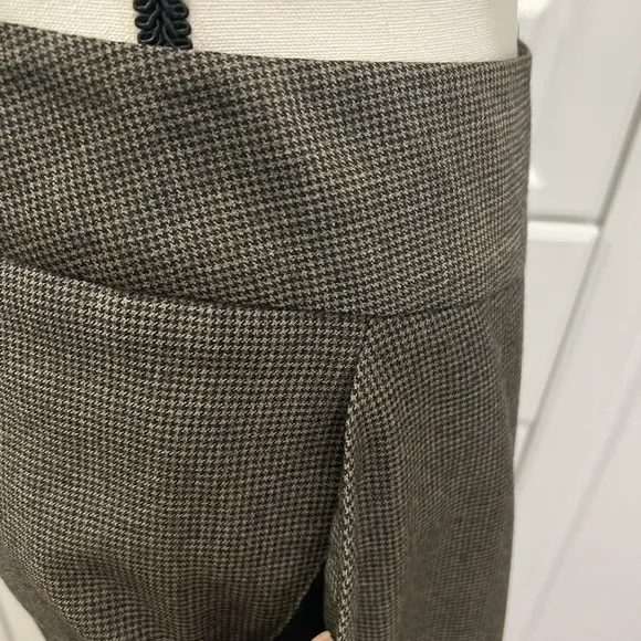 Banana Republic Pencil skirt | mermaid back | black and brown checkered size 4