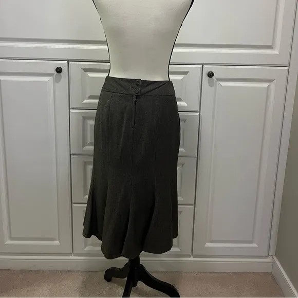 Banana Republic Pencil skirt | mermaid back | black and brown checkered size 4