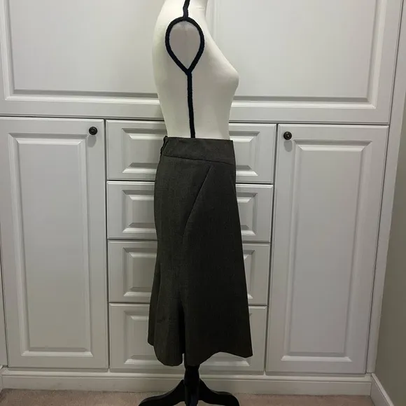 Banana Republic Pencil skirt | mermaid back | black and brown checkered size 4