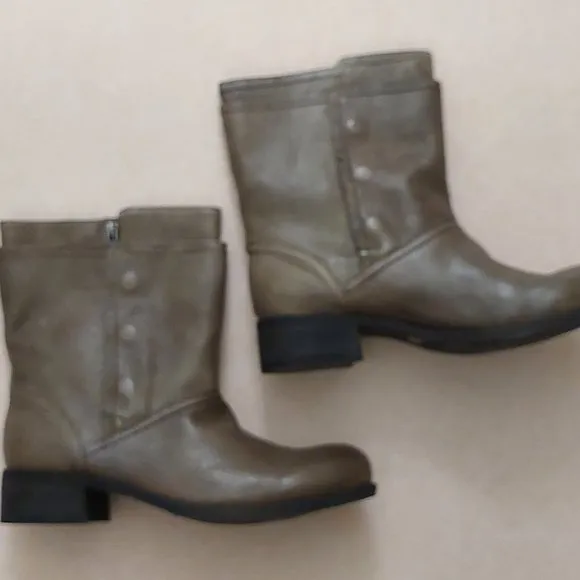 BCBGeneration Everest Olive Brown Leather Boots Retail $145