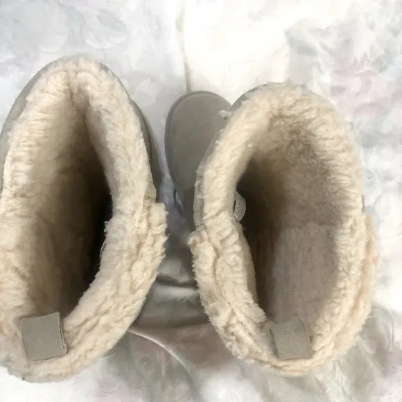 BearPaw Alexandra Cream Suede/Wool Blend Winter Boots size 9