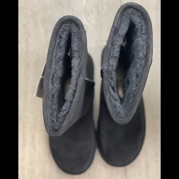 Bearpaw Helen Women's Insulated Black Boots - New with box.  Size: 8