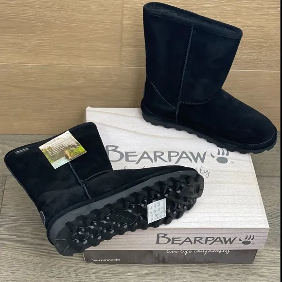 Bearpaw Helen Women's Insulated Black Boots - New with box.  Size: 8