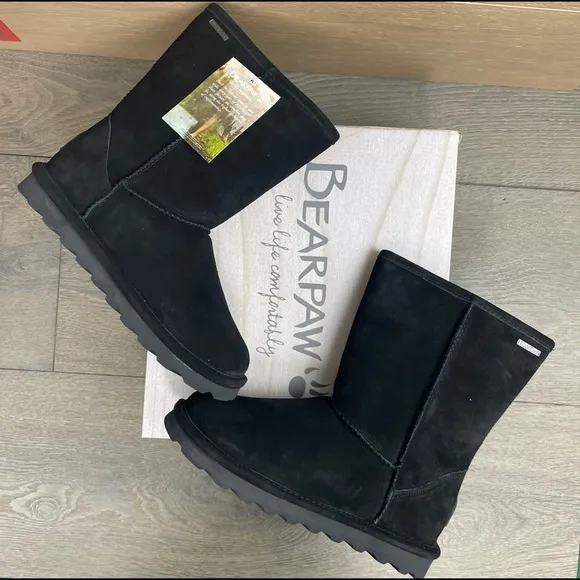 Bearpaw Helen Women's Insulated Black Boots - New with box.  Size: 8