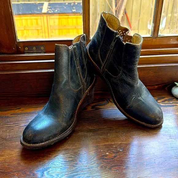 Bed Stu Women's Countess Black Lux Leather Ankle Wedge Boots Size 10
