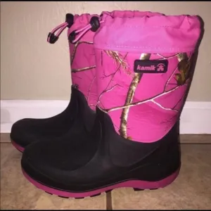 BEST BOOTS EVER!!! Girls Kamik winter rain snow boots camouflage pink size 5