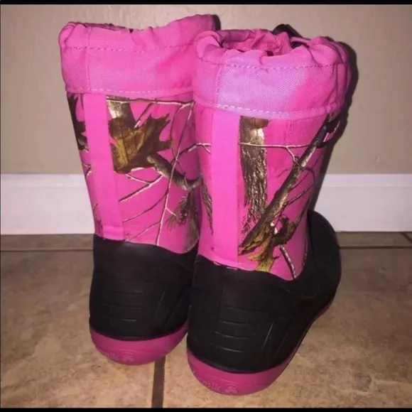 BEST BOOTS EVER!!! Girls Kamik winter rain snow boots camouflage pink size 5