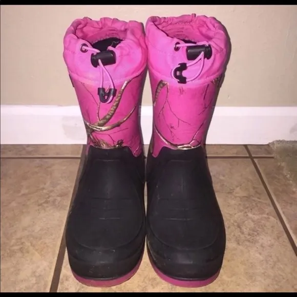 BEST BOOTS EVER!!! Girls Kamik winter rain snow boots camouflage pink size 5