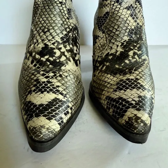 Blondo Elvina Waterproof Ankle Boots Snakeskin Print Leather Size 7 Western
