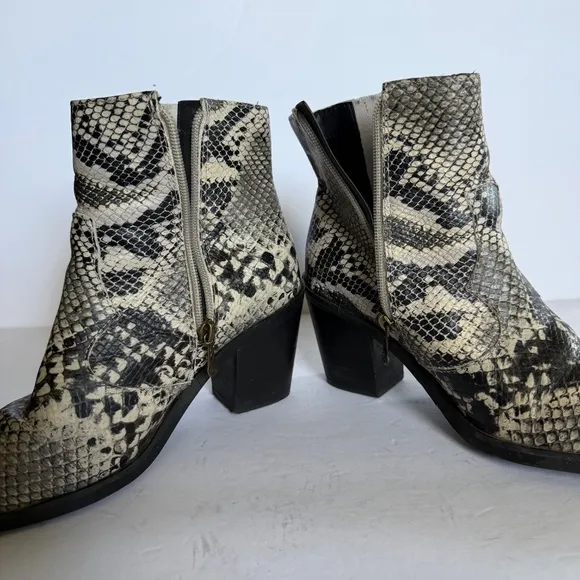 Blondo Elvina Waterproof Ankle Boots Snakeskin Print Leather Size 7 Western