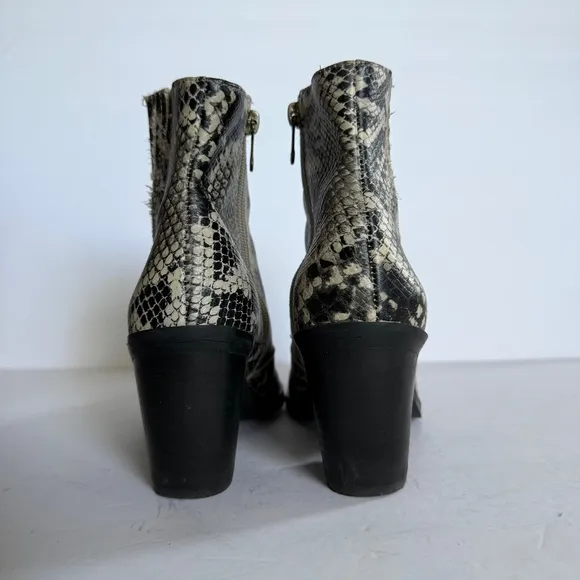 Blondo Elvina Waterproof Ankle Boots Snakeskin Print Leather Size 7 Western