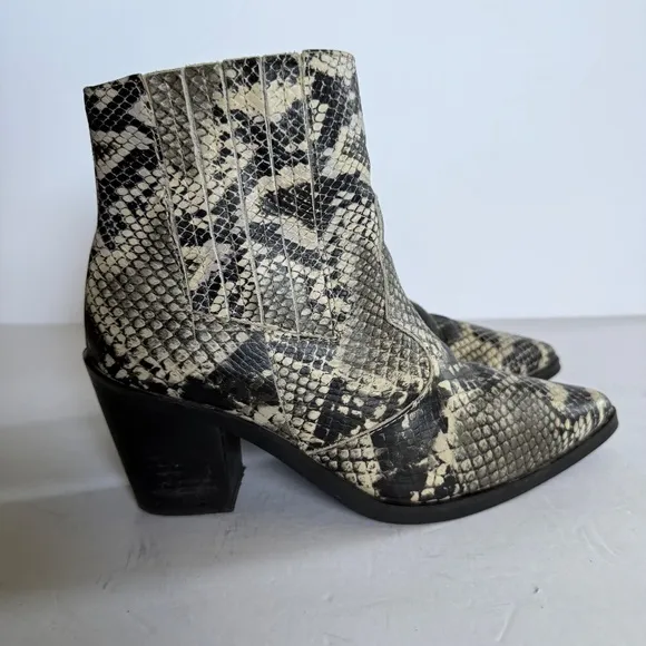 Blondo Elvina Waterproof Ankle Boots Snakeskin Print Leather Size 7 Western