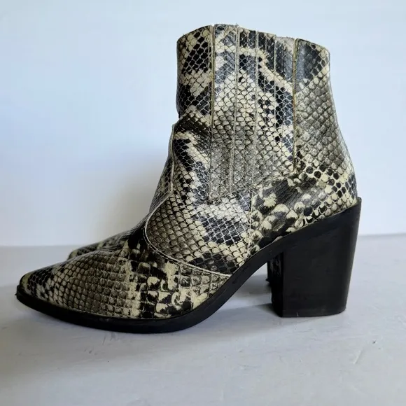 Blondo Elvina Waterproof Ankle Boots Snakeskin Print Leather Size 7 Western