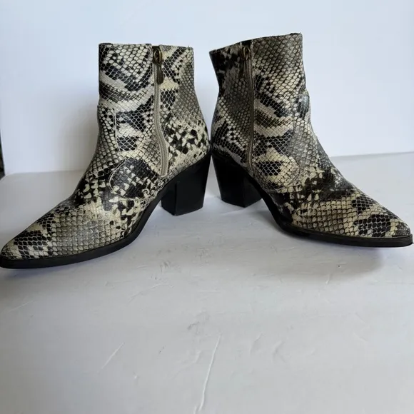 Blondo Elvina Waterproof Ankle Boots Snakeskin Print Leather Size 7 Western
