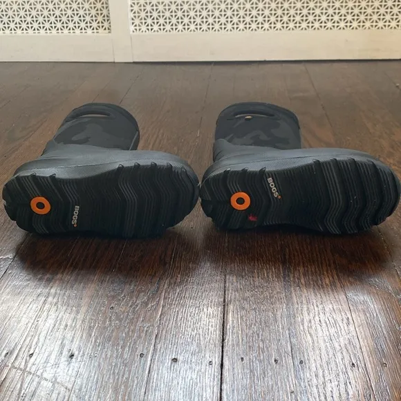Bogs NWT winter boots black 11M toddler