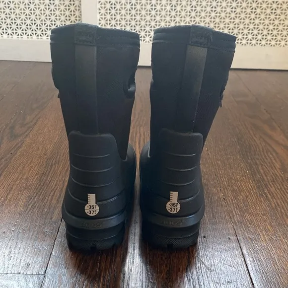 Bogs NWT winter boots black 11M toddler