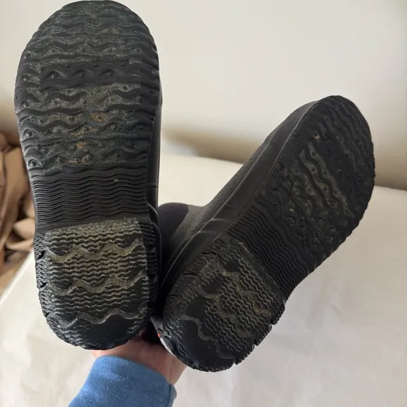 BOGS Size 6 Youth - Big Boys or Girls Black Winter Boots
