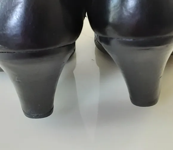 BORN Black Leather Tall Heeled Victorian Granny Core Style Boots Sz 7 W3424 H7