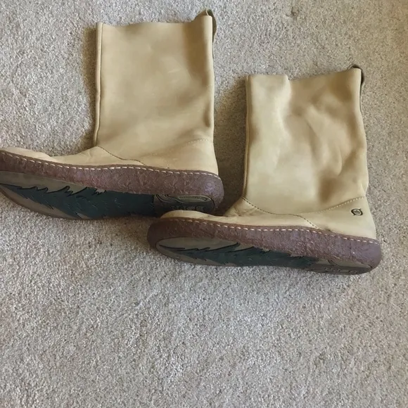 Born b.o.c. Tan Suede Winter Riding Boots