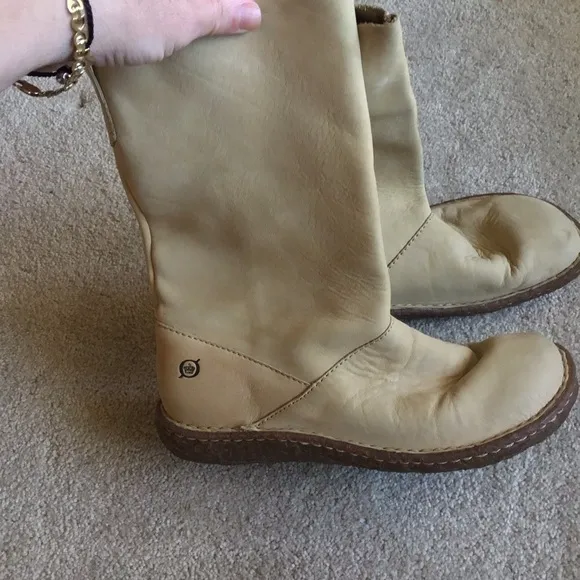 Born b.o.c. Tan Suede Winter Riding Boots