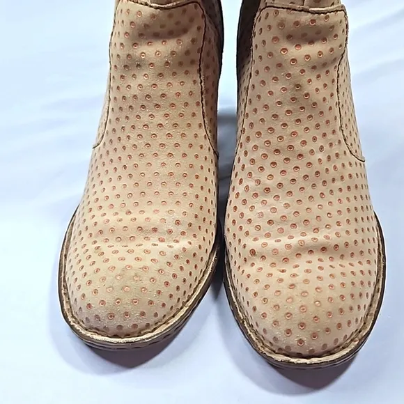 Born polkadot Tan Suede Boots Size 10